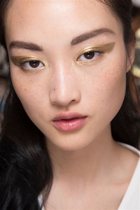 Runway Beauty Cat Eyes At Dior Fall 2016 Couture Makeup For Life