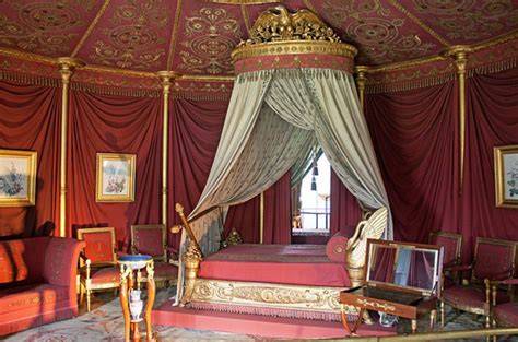 It's called the 1844 room because, well, the year 1844. Queen Elizabeth Bedroom In Buckingham Palace ...