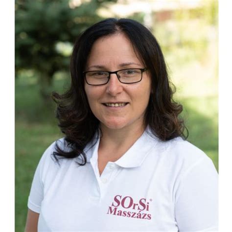 Would love to see more of the back of her legs and how she cross them too. Sallai Orsolya gyógy és sportmasszőz | Revital-Medical Center