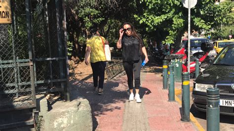 Στο νοσοκομείο με συμπτώματα εμφράγματος. Η Βίκυ Σταμάτη στον ανακριτή- Αμίλητη, ντυμένη στα μαύρα ...