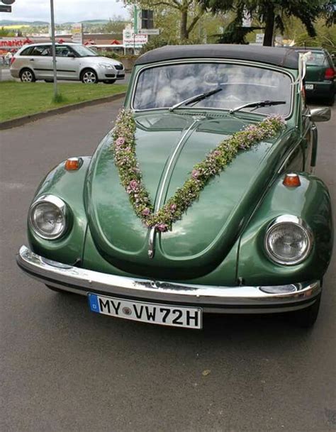 In manchen gegenden ist es auch üblich, den autokorso auf dem weg von der trauung zur feier anzuhalten und. Girlande (mit Bildern) | Autoschmuck hochzeit ...