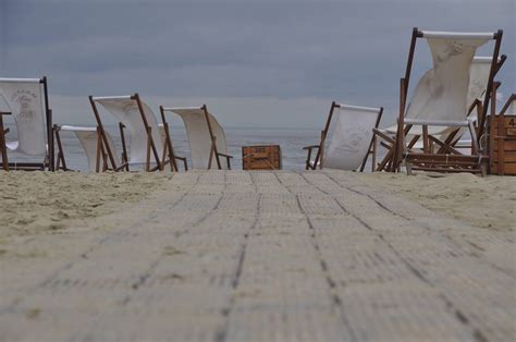 Wenn sie auf in der übersichtskarte klicken, erhalten sie weitere, zusätzliche informationen zum jeweiligen fkk strand angezeigt. Strandurlaub Baden FKK Duhnen Cuxhaven Nordseeheilbad Döse