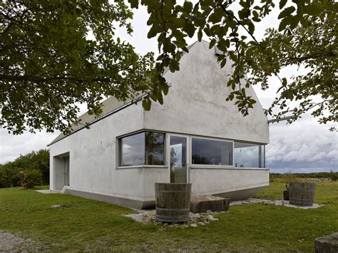 Small Concrete House Opens Up To The Swedish Landscape Beplay体育网站下载