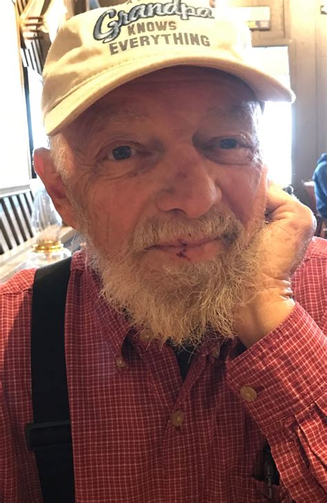 Robin Lloyd Hilliker – Charter Funeral Home