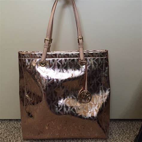 Free delivery and returns on ebay plus items for plus members. 71% off Michael Kors Handbags - Michael Kors shiny metallic rose gold tote! from Jaci's closet ...
