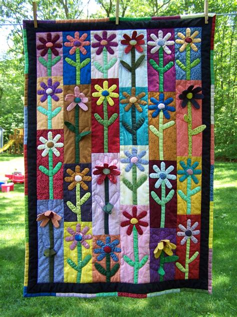 When Life Gives You Scraps Make Quilts Daisy Wall Hanging