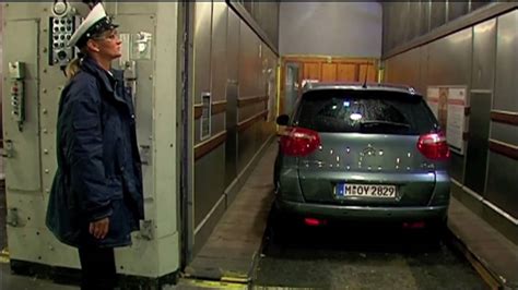 Pauli elbtunnel, known as alter elbtunnel or the old elbe tunnel, is an underwater pedestrian and vehicle tunnel in hamburg. Ein Hamburger Original: der St. Pauli-Elbtunnel - YouTube