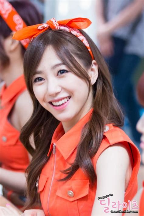 Ia juga telah melakukan debut aktingnya dan telah membintangi banyak drama korea. Mina - AOA | Kim chanmi, Cantores, Seolhyun