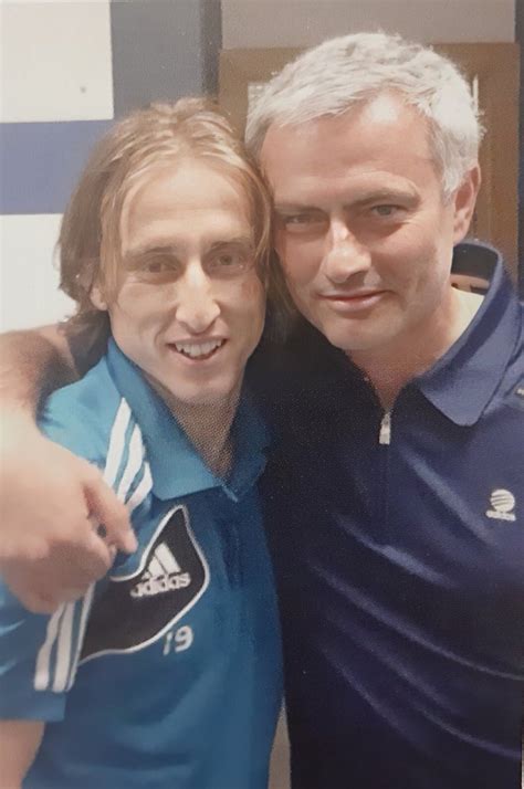 لوكا مودريتش luka modrić، لاعب كرة قدم كرواتي يلعب ضمن صفوف نادي ريال مدريد الإسباني والمنتخب الكرواتي الأول لكرة القدم، وذلك في مركز الوسط. - شيء يختلف فيه جوزيه مورينيو عن كل من سبق له تدريبك ...