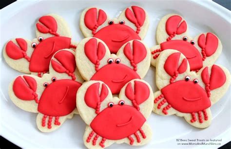 These decorative crabs make a great addition to your nautical theme. Crab Cookies Tutorial - Moms & Munchkins