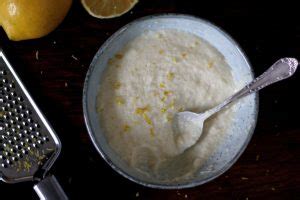 Milch etwas aufkochen lassen, grieß unter ständigem rühren hineingeben. Käsekuchen-Griessbrei - Kuchen in der Schüssel | Rezept ...