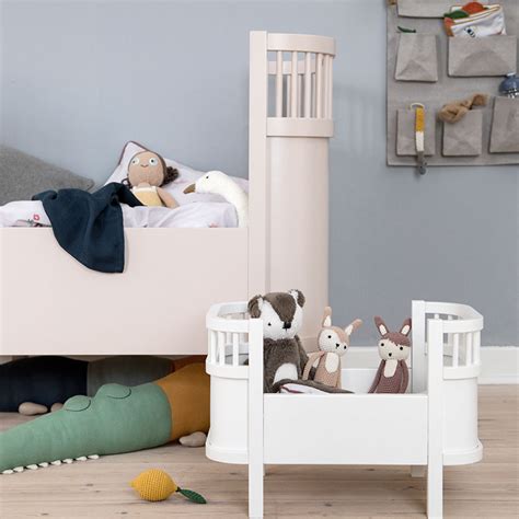 Umbauen lässt sich das babybett zur juniorstufe mit absturzsicherung, zum juniorbett, zum kindersofa niedrig und zum kindersofa hoch. Sebra Baby & Juniorbett Birchbark Beige ab 849,95 ...