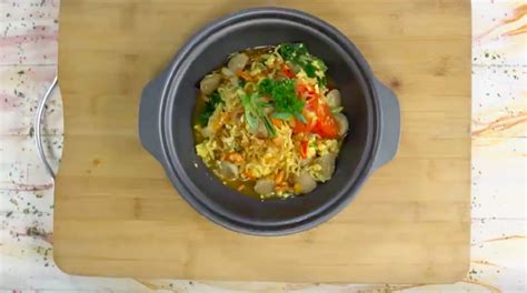 Resep indomie goreng nyemek 5. Resep Indomie Goreng Nyemek Pedas : Panduan Buat Indomie ...