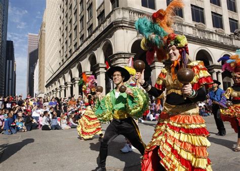 The typical mexican traditions for thanksgiving are whatever one normally does on a jueves in late noviembre, probably go to work and then do whatever one normally does after work. Thanksgiving Day Parades held in U.S. cities - People's Daily Online