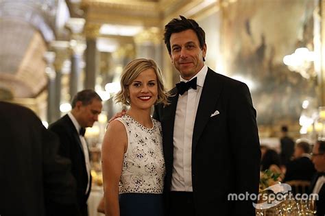 Alle aktuellen nachrichten zu toto wolff auf web.de ► informieren sie sich umfassend über toto wolff ► jetzt mehr lesen und mehr wissen! Toto Wolff: Ehefrau Susie ermahnt ihn zu mehr Zufriedenheit