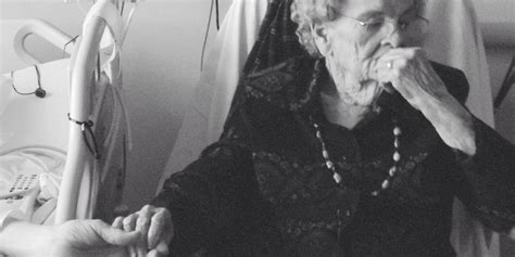 Beautiful Photo Captures Elderly Couples Enduring Love Huffpost