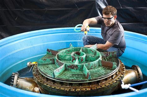 The billionaire founder of amazon has announced he will despite the incredible engineering achievement of the new shepard, many onlookers are more concerned with the shape of the rocket. Check out the Apollo F-1 moon rocket engines that Jeff ...