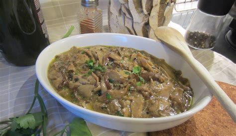 Siamo nella stagione dei funghi, ma purtroppo la siccità che continua a colpirci, non permette a questo frutto del bosco di deliziare le nostre tavole. Sugo ai funghi