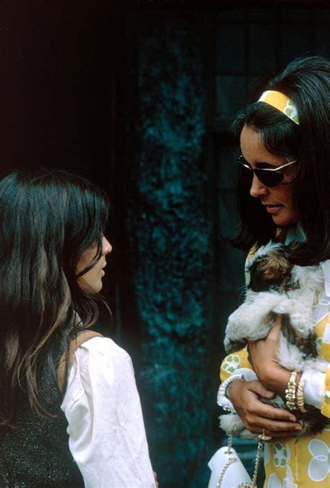 Elizabeth Taylor And Her Daughter On The Set Of “anne Of The Thousand