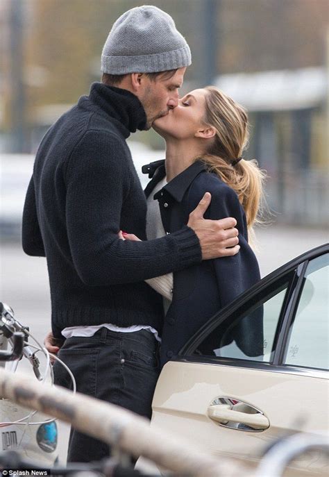 Olivia Palermo And Husband Johannes Huebl Share A Goodbye Kiss Olivia