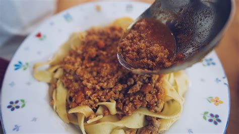 Ricette di cucina con il ragù bolognese. Ragù alla Bolognese - La ricetta originale italiana di ...