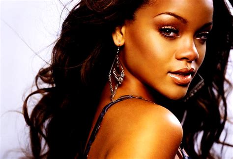 Imagem De Fundo Para Celular Rihanna Pôsteres Sexy Garotas 🔥 Baixar Grátis
