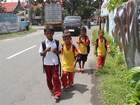 Sekolah Sehari Penuh Bebani Siswa Sd