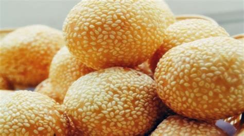 Karena kedua jenis tepung ini rasanya tawar, jadi harus nguleg bumbu. Resep Onde onde Anti Gagal - YouTube