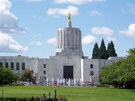 Oregon State Capitol Salem Or Capitol Building Historic Buildings