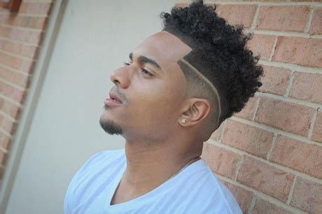 Toutes nos inspirations de coiffure homme noir dégradé qui fait surface. Coiffure homme black dégradé