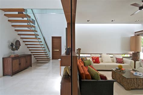 Get inspired and collect your ideas to narrow down your desired garden style and features. Timeless Contemporary House In India With Courtyard Zen ...