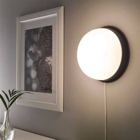 Hægt að bæta við öðrum ljósum úr sömu línu. SKURUP Ceiling/wall lamp, black, 10" - IKEA