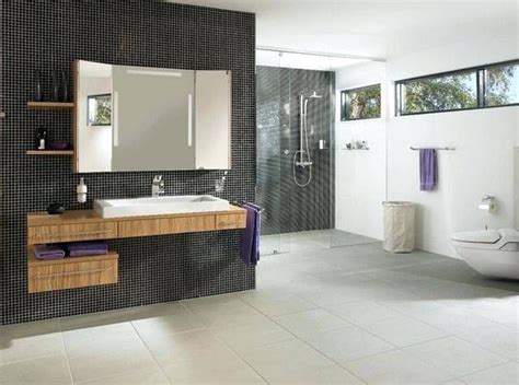Eine gute möglichkeit, ein kleines badezimmer optisch größer wirken zu lassen ist. Badezimmer Ideen Katalog Beeindruckend Bad Fliesen Katalog ...