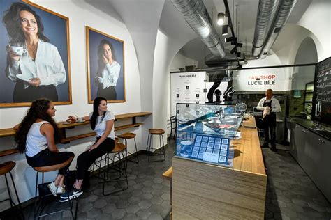 Vystudovala střední pedagogickou školu v mostě. Lucie Bílá - CZ & SK FANS - Home | Facebook