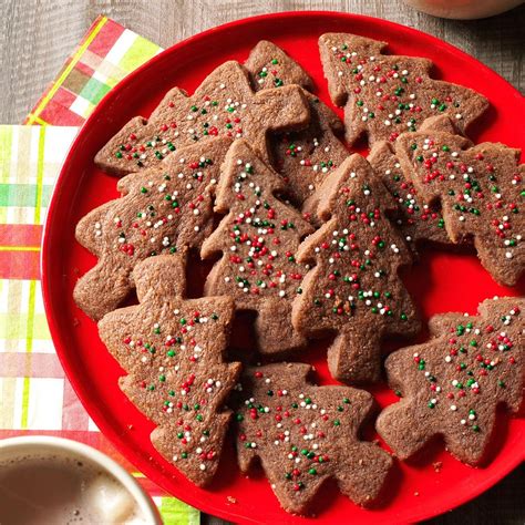 From cakes and pies to yule logs and festive cookies, these confections will dazzle at your holiday dinner table. 38 Easy Christmas Desserts | Taste of Home