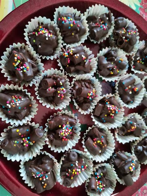 Resepi biskut red velvet istimewa, sesuai juga untuk dihidangkan pada hari raya atau di 'dessert table' di majlis hari. Resipi Kulit Popia Salut Coklat Viral, Kuih Raya Paling ...