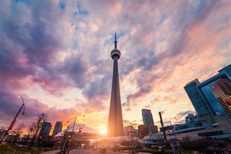 Fun facts about the cn tower toronto. CN Tower em Toronto - Para Viagem