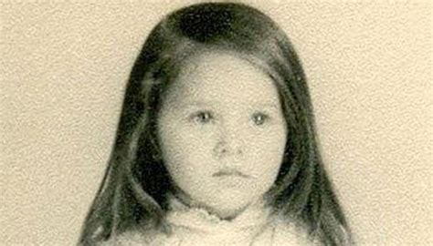 ساعت و تقویم ایران، اوقات شرعی نقاط مختلف ایران، مناسبتهای روز و تبدیل تاریخ شمسی به میلادی، محاسبه سن از امکانات سایت تایم است. نيللي كريم في سن الطفولة.. شاهد