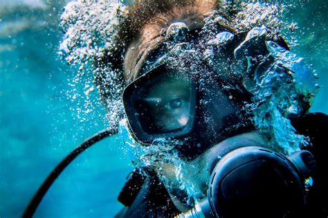 Mastering Mask Clearing Skills 8 Tips For New Divers Divepoint Mexico
