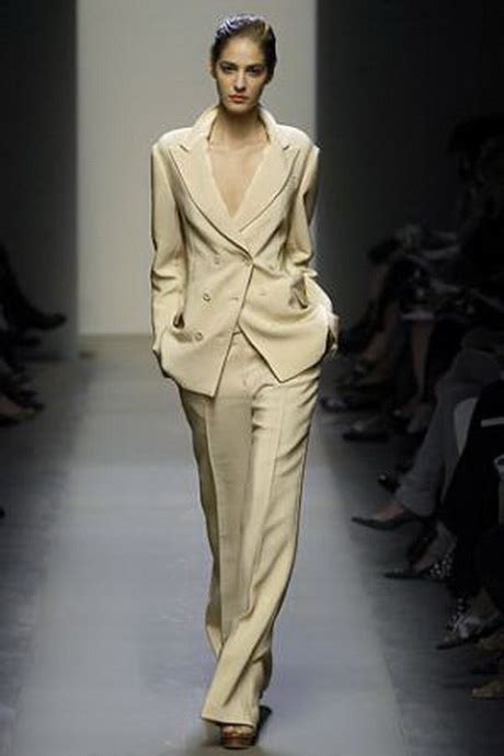 Des looks de mariée et d'invitée à un mariage et des propositions pour le 2019! Tailleur chic pour mariage