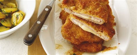 Il salmone al forno è un secondo piatto a base di pesce ideale per ogni occasione, una ricetta semplice dove potrete utilizzare sia i tranci che le fette: Cotoletta alla Valdostana, irresistibile | Agrodolce
