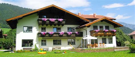 Het pension biedt accommodaties met een balkon en uitzicht. Unterkunft Österreich, Unterkünfte, Skigebiete in ...