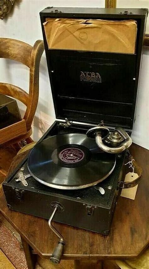 Vintage 1930s Portable Gramophone Record Player Working Gramophone