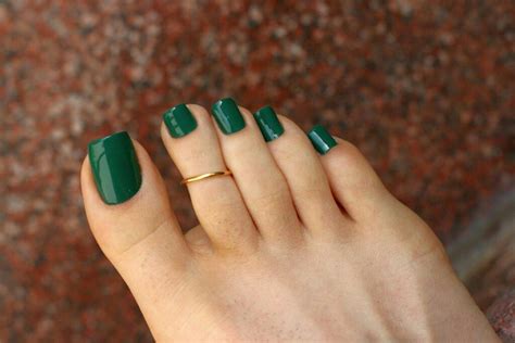 Pin By Jo On Pc Green Toe Nails Cute Toe Nails Pretty Toe Nails