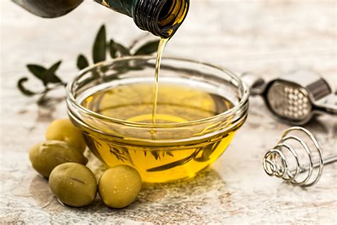 Daftar manfaat minyak zaitun bagi kecantikan hingga kesehatan. Khasiat Minyak Zaitun untuk Kesehatan dan Kecantikan Moms ...