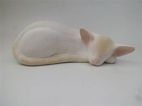 We offer a wide variety of urns to help you memorialize your feline friend. Colorpoint Shorthair Cat-Shaped Cremation Urn for Ashes