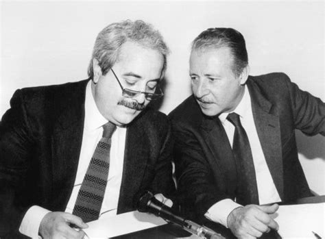 Falcone nasce il 18 maggio del 1939 nel quartiere della kalsa, più precisamente in via castrofilippo, a palermo. Servizi Segreti: "il vaso di pandora…" | SERVIZI SEGRETI