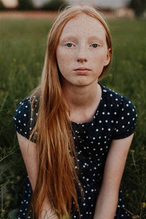 Young Girl Sitting In Field Del Colaborador De Stocksy Sidney Scheinberg Stocksy