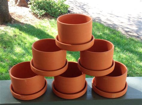 Bulk Buy Natural Terracotta Color Fat Walled Classic Round Pots And T