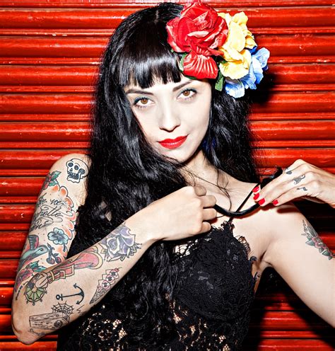 La película (2006), japy ending (2014) and floribella (2006). Concierto de Mon Laferte en Guatemala | Abril 2018 ...